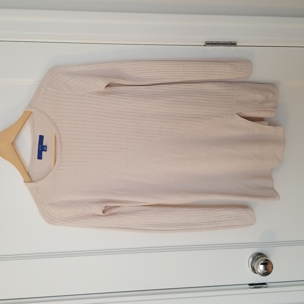 🛍 2/$25 Apt. 9 Cream Sweater